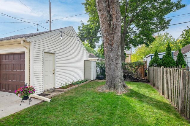 2473 N 84th STREET, Wauwatosa, WI 53226