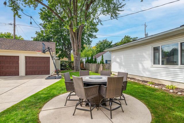 2473 N 84th STREET, Wauwatosa, WI 53226