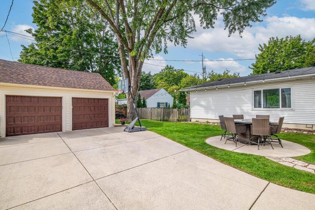 2473 N 84th STREET, Wauwatosa, WI 53226