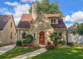 2473 N 84th STREET, Wauwatosa, WI 53226