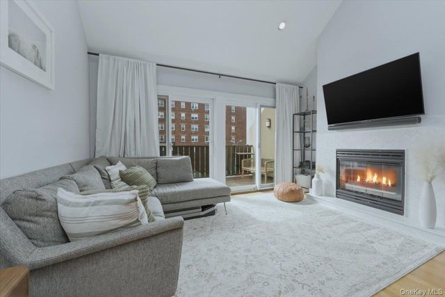 379 W Broadway B, Long Beach, NY 11561