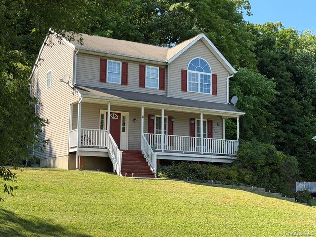 8 Walnut Lane, Middletown, NY 10940