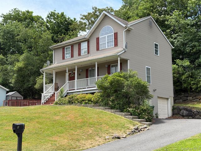 8 Walnut Lane, Middletown, NY 10940