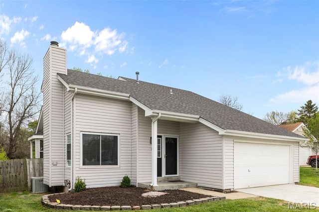 32 Queensboro Drive, St Peters, MO 63376