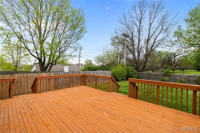 32 Queensboro Drive, St Peters, MO 63376