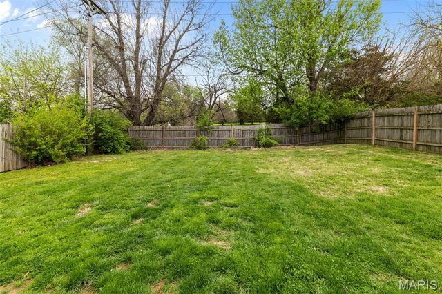 32 Queensboro Drive, St Peters, MO 63376