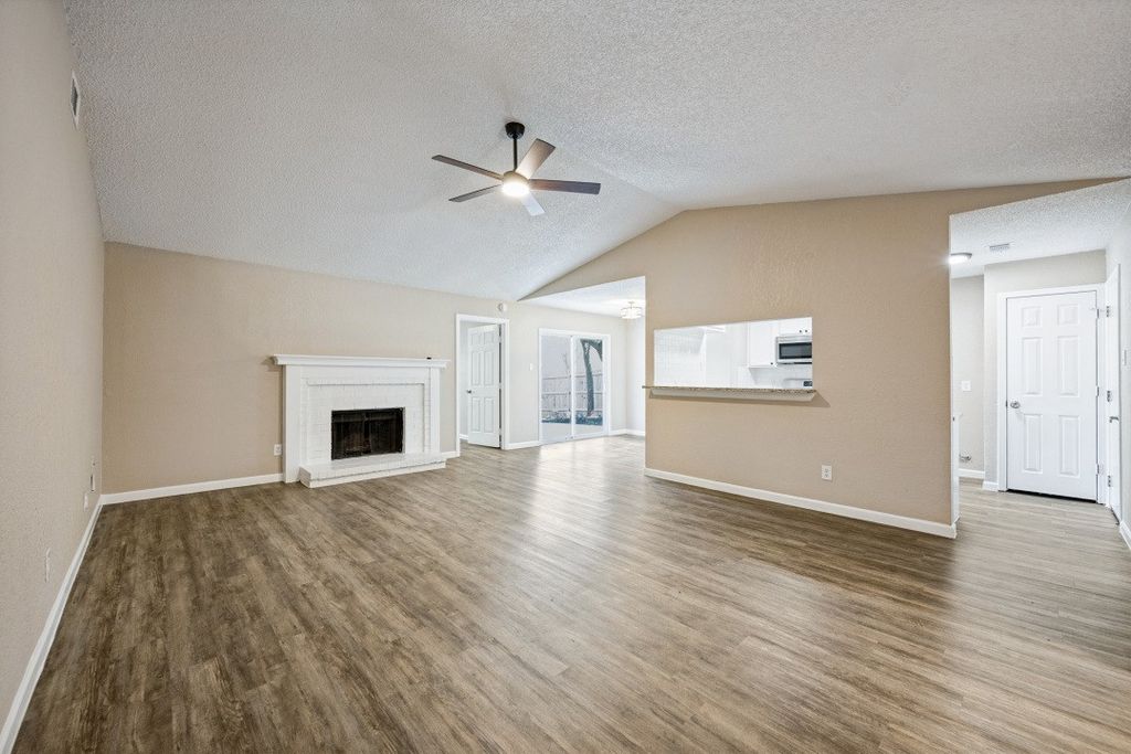 1509 Caplin Drive, Arlington, TX 76018 — photo 2