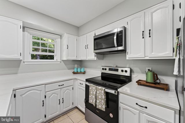 9040 ROSEWALL CT, Springfield, VA 22152