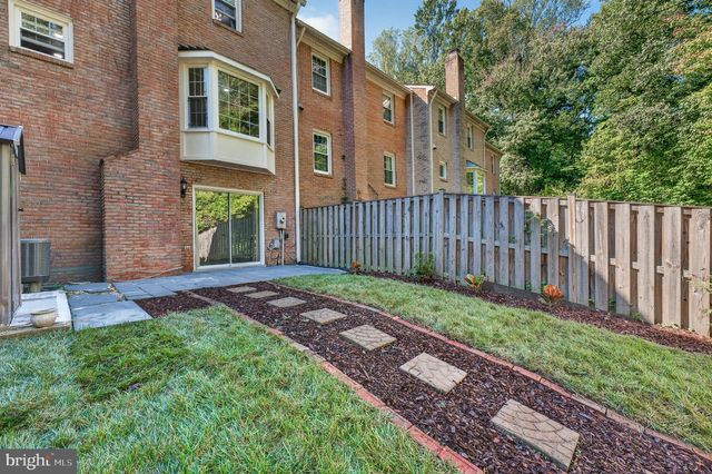 9040 ROSEWALL CT, Springfield, VA 22152