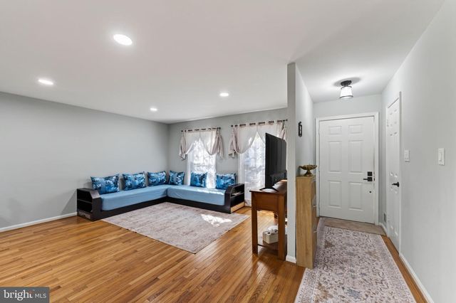 9040 ROSEWALL CT, Springfield, VA 22152