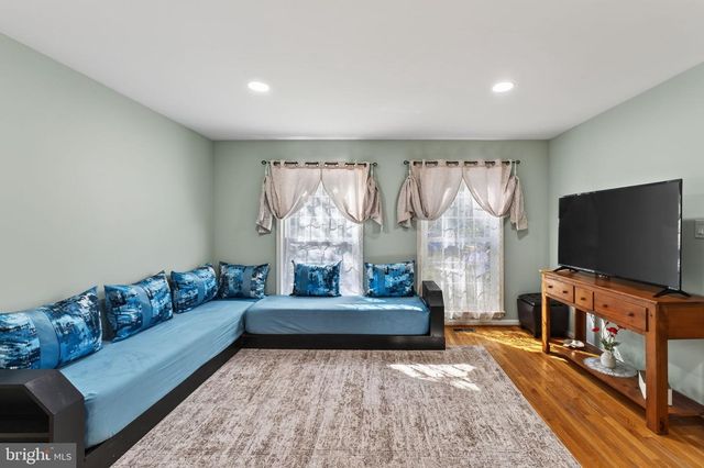 9040 ROSEWALL CT, Springfield, VA 22152