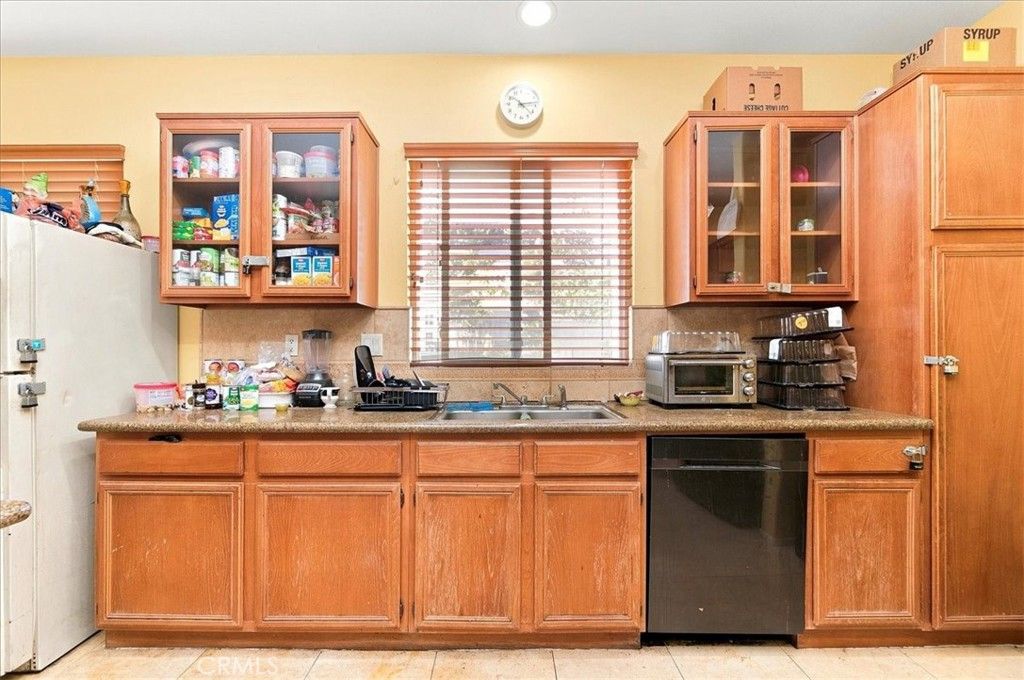 Image 10 of property listing at 15290 Alexandria, Adelanto, CA 92301