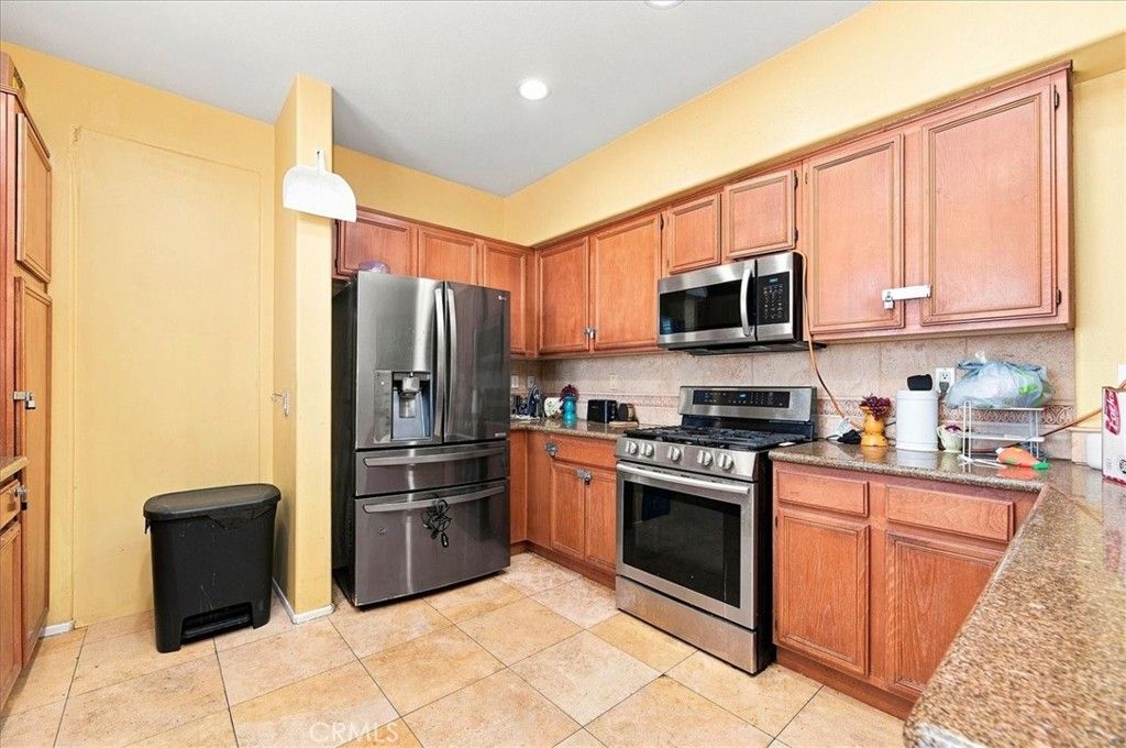 Image 8 of property listing at 15290 Alexandria, Adelanto, CA 92301