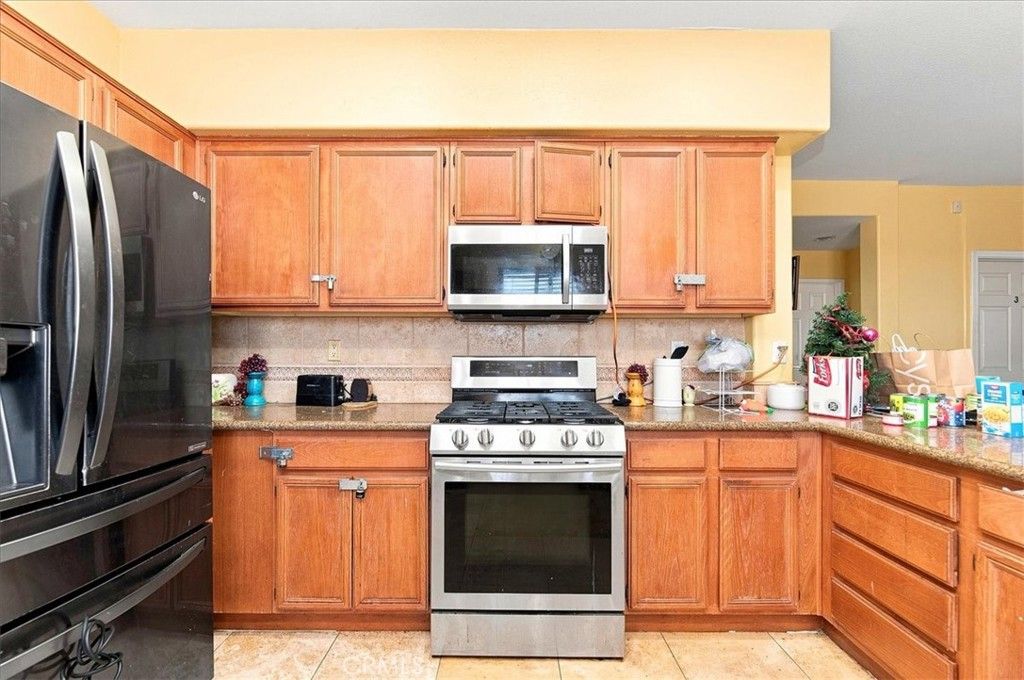 Image 9 of property listing at 15290 Alexandria, Adelanto, CA 92301