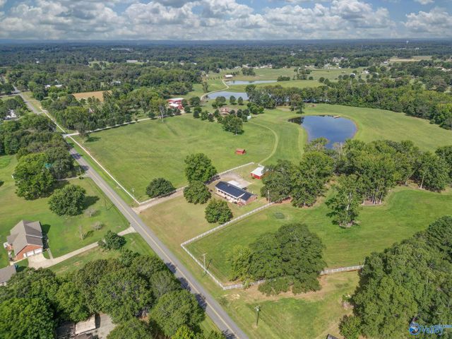 2218 Highpoint Road, Albertville, AL 35950