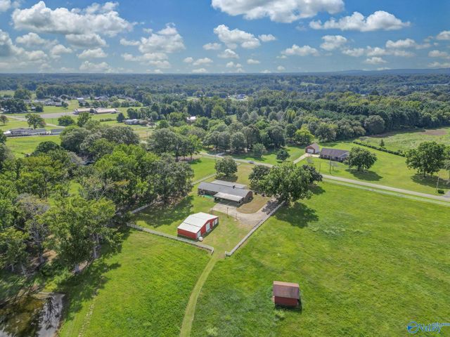 2218 Highpoint Road, Albertville, AL 35950