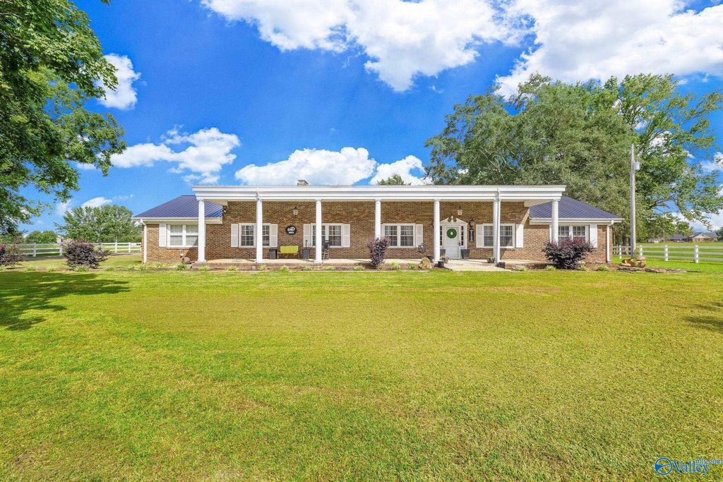 2218 Highpoint Road, Albertville, AL 35950