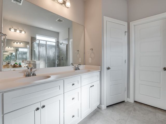 635 Congressional Avenue, Red Oak, TX 75154