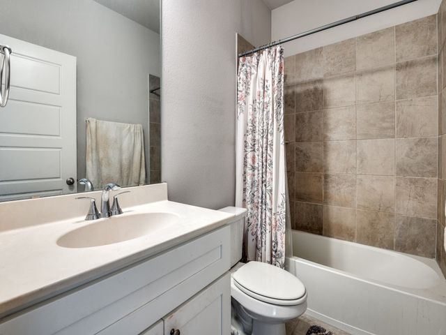 635 Congressional Avenue, Red Oak, TX 75154