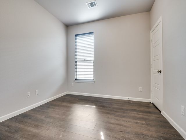 635 Congressional Avenue, Red Oak, TX 75154