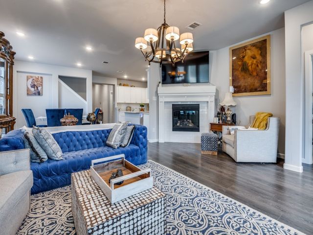 635 Congressional Avenue, Red Oak, TX 75154