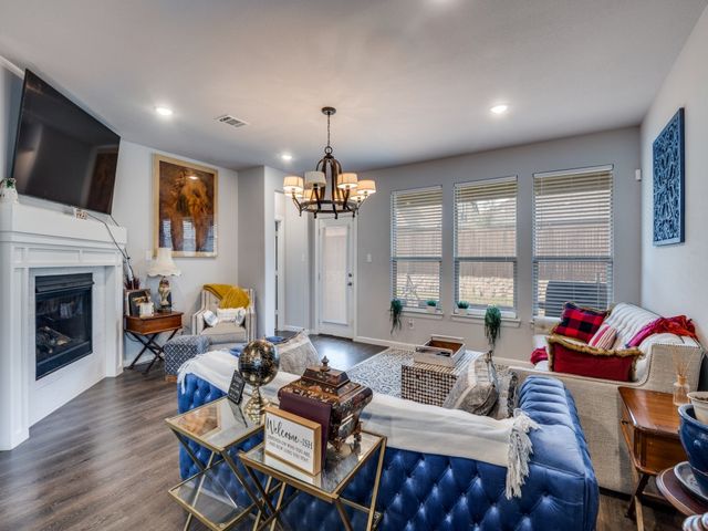 635 Congressional Avenue, Red Oak, TX 75154