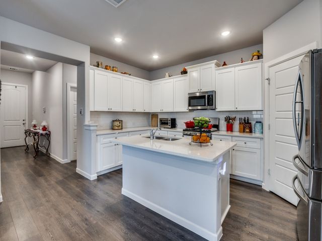 635 Congressional Avenue, Red Oak, TX 75154