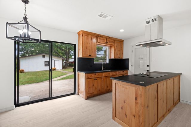 103 N Summit Street, Red Oak, TX 75154