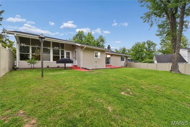 13028 Ambois Drive, Creve Coeur, MO 63141