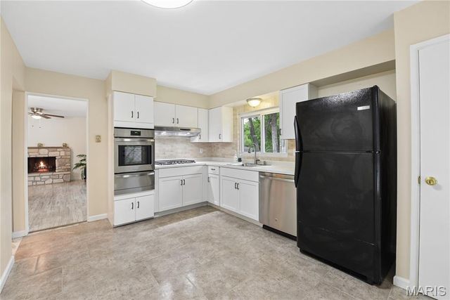 13028 Ambois Drive, Creve Coeur, MO 63141