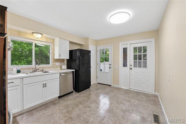13028 Ambois Drive, Creve Coeur, MO 63141