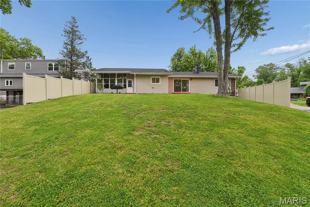 13028 Ambois Drive, Creve Coeur, MO 63141