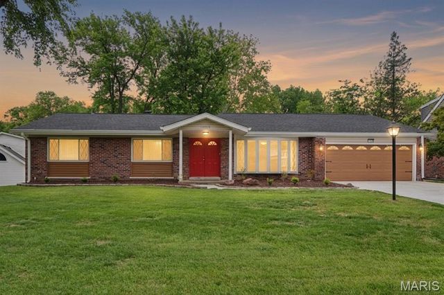 13028 Ambois Drive, Creve Coeur, MO 63141
