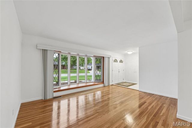 13028 Ambois Drive, Creve Coeur, MO 63141
