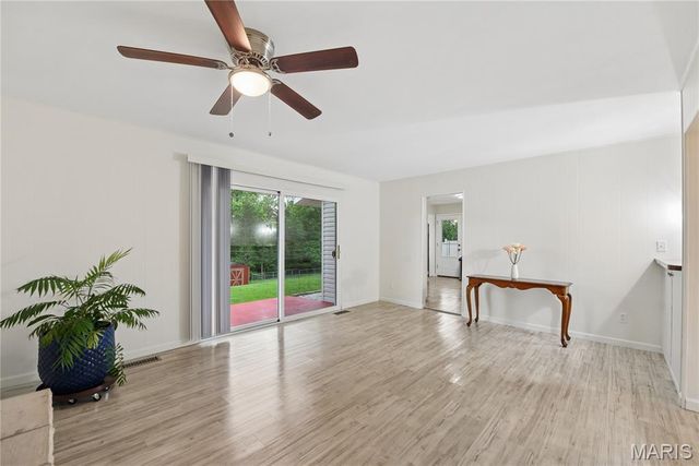 13028 Ambois Drive, Creve Coeur, MO 63141