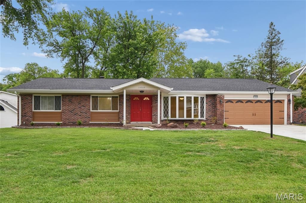 13028 Ambois Drive, Creve Coeur, MO 63141