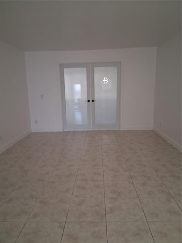 9800 Sunrise Lakes Boulevard 109, Sunrise, FL 33322