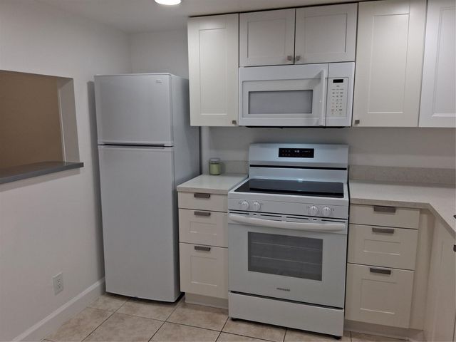 9800 Sunrise Lakes Boulevard 109, Sunrise, FL 33322