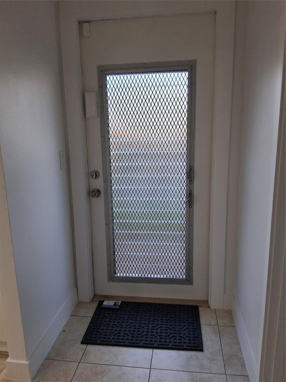 9800 Sunrise Lakes Boulevard 109, Sunrise, FL 33322