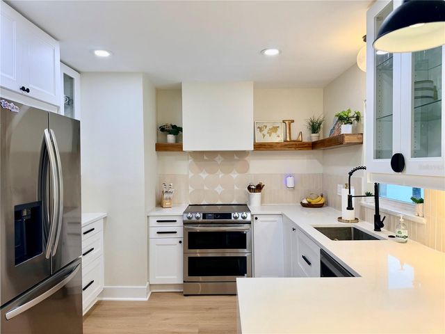 6073 TANGLEWOOD DRIVE NE, St Petersburg, FL 33703