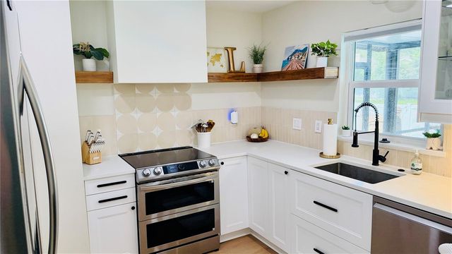 6073 TANGLEWOOD DRIVE NE, St Petersburg, FL 33703