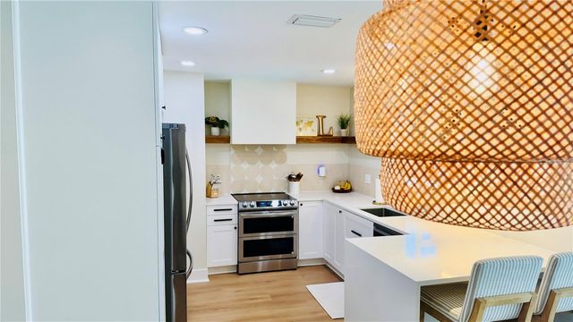 6073 TANGLEWOOD DRIVE NE, St Petersburg, FL 33703