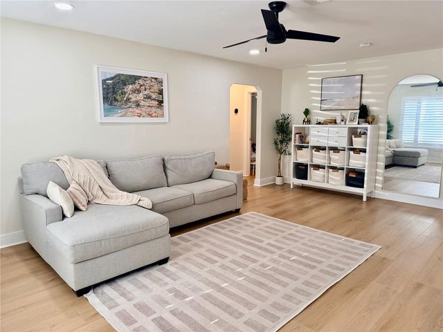 6073 TANGLEWOOD DRIVE NE, St Petersburg, FL 33703