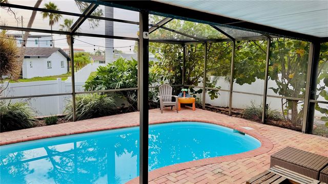 6073 TANGLEWOOD DRIVE NE, St Petersburg, FL 33703
