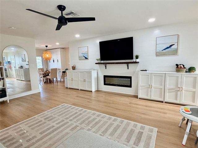 6073 TANGLEWOOD DRIVE NE, St Petersburg, FL 33703