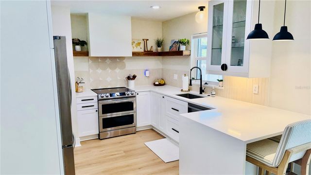 6073 TANGLEWOOD DRIVE NE, St Petersburg, FL 33703