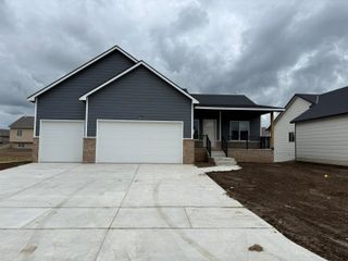 5854 N Newport Ct, Park City, KS 67219