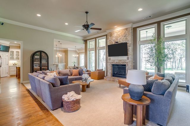 542 S Sugartree Drive, Lipan, TX 76462