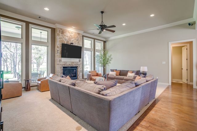 542 S Sugartree Drive, Lipan, TX 76462