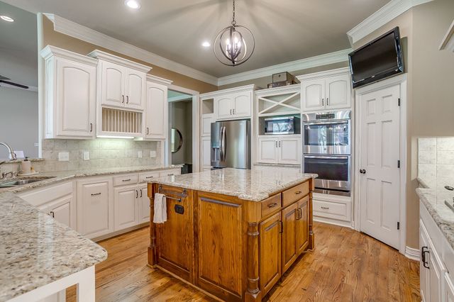 542 S Sugartree Drive, Lipan, TX 76462